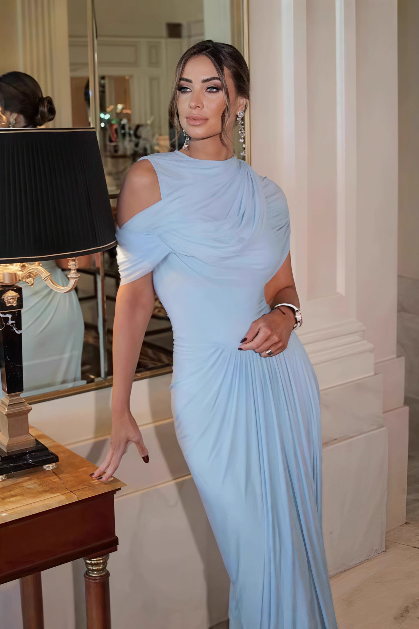 Gaun Maxi Elegan Solid Ruched