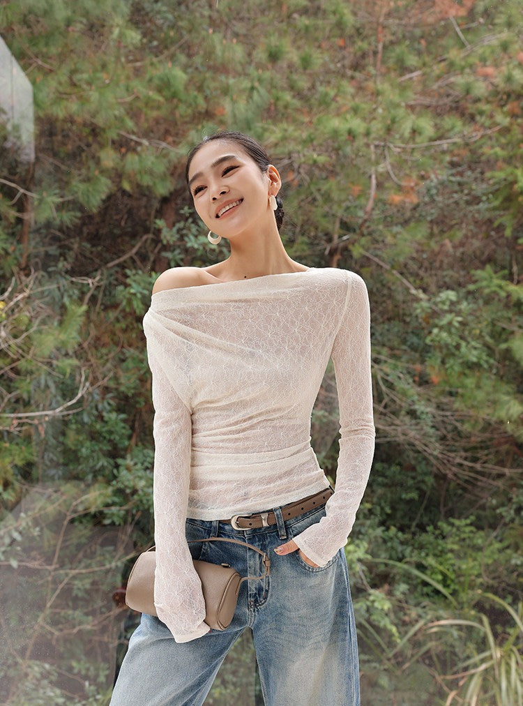 Kaos Off-Shoulder Renda - Gaya Lembut dan Feminin