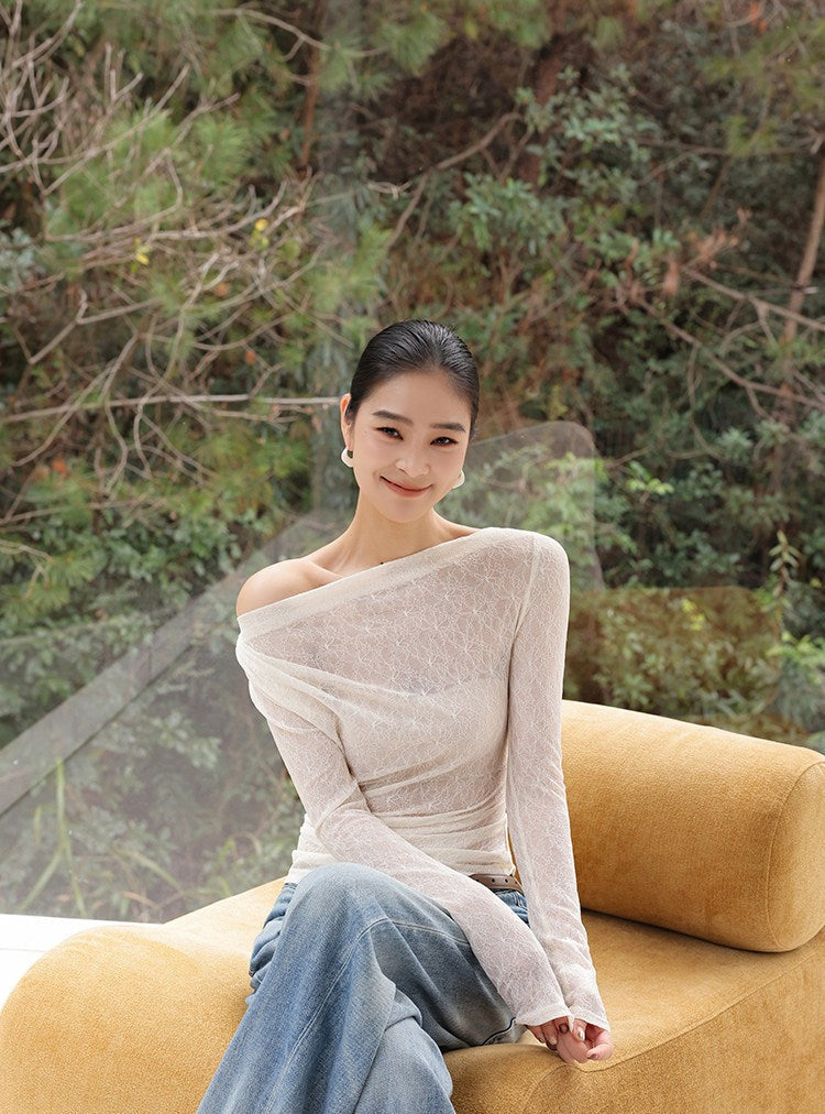 Kaos Off-Shoulder Renda - Gaya Lembut dan Feminin