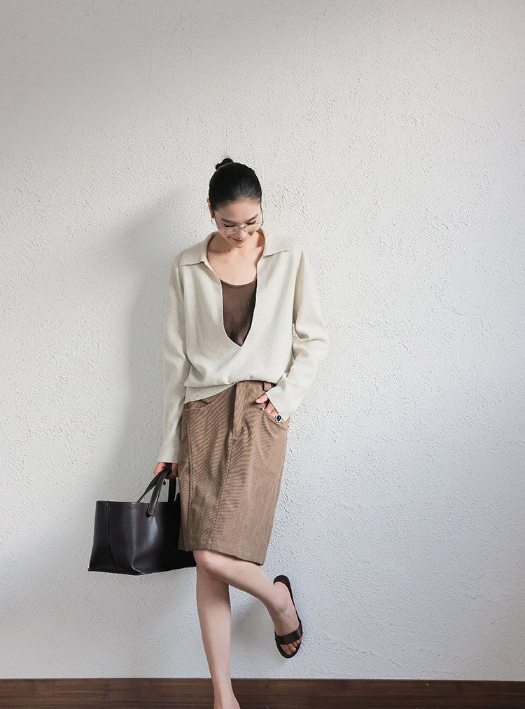 Viscose Knit Top - Minimalist V-Neck Design