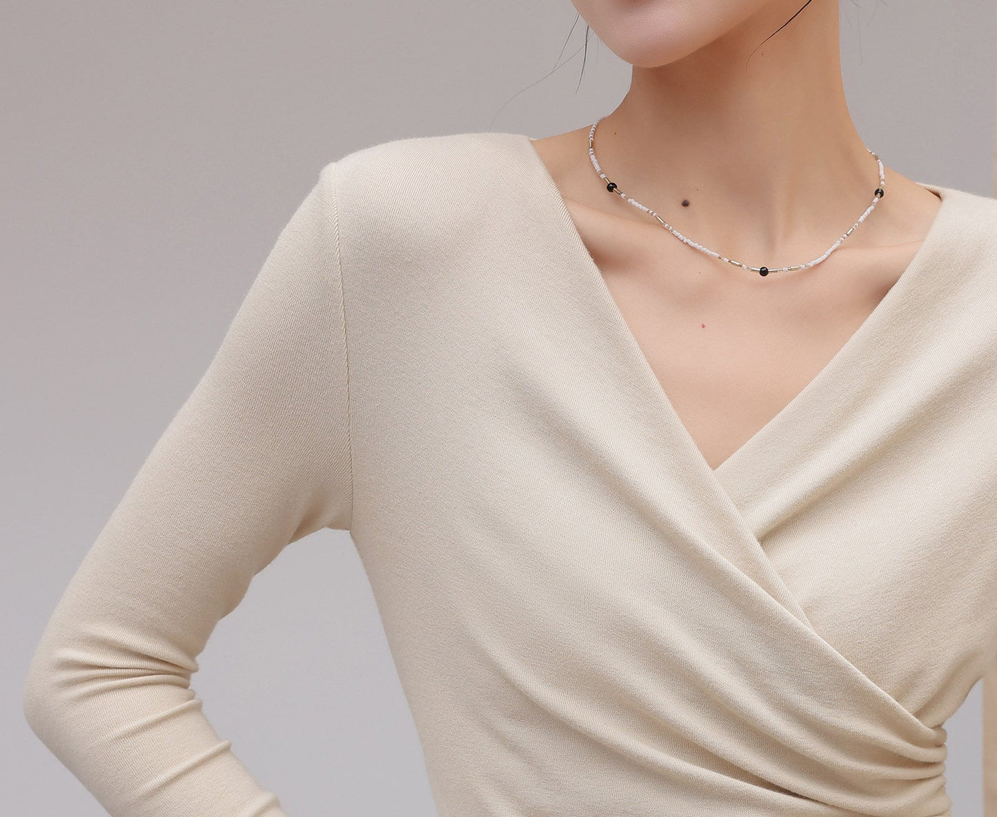Kaos V-Neck Lengan Panjang Pleated Viscose
