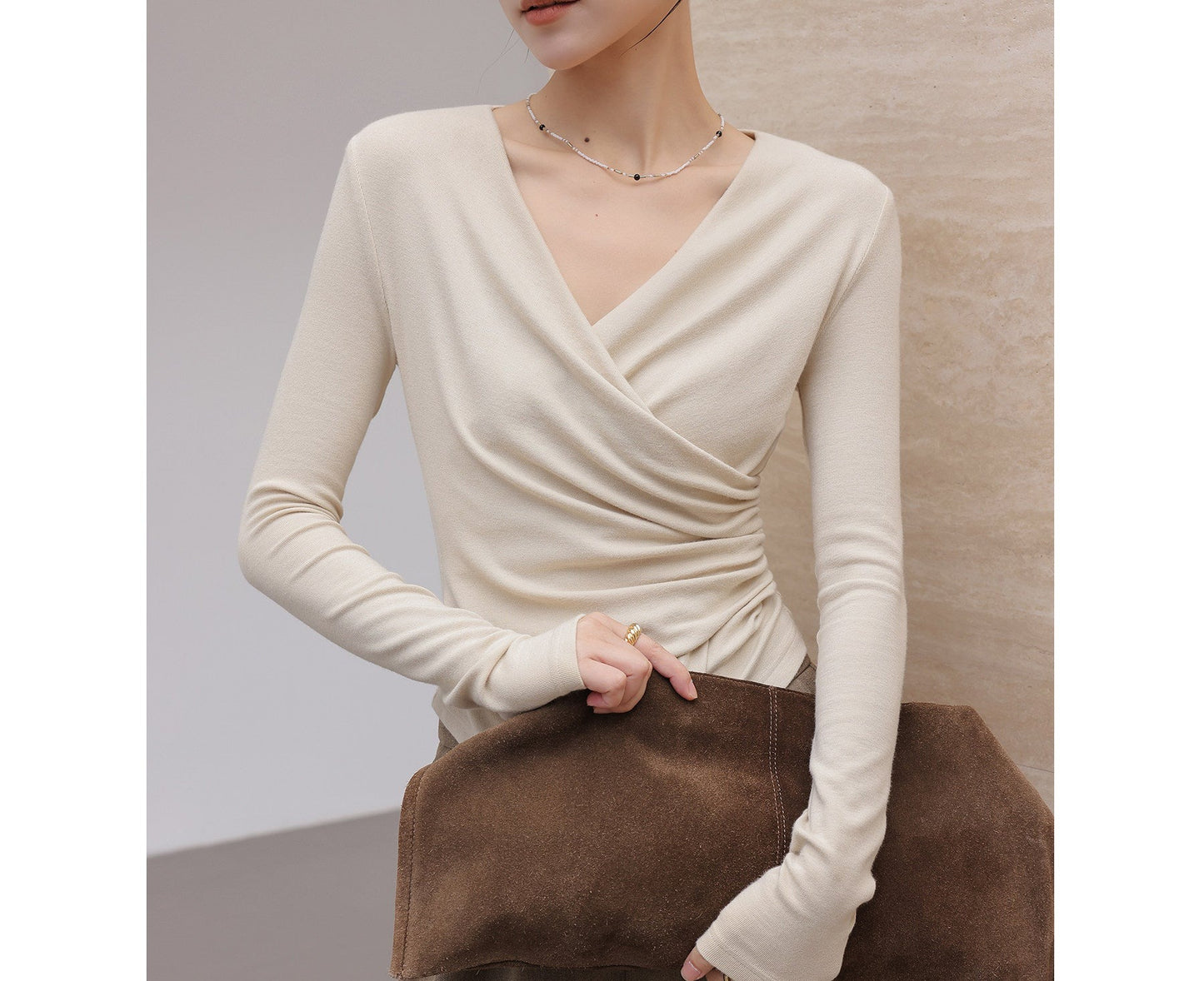 Kaos V-Neck Lengan Panjang Pleated Viscose