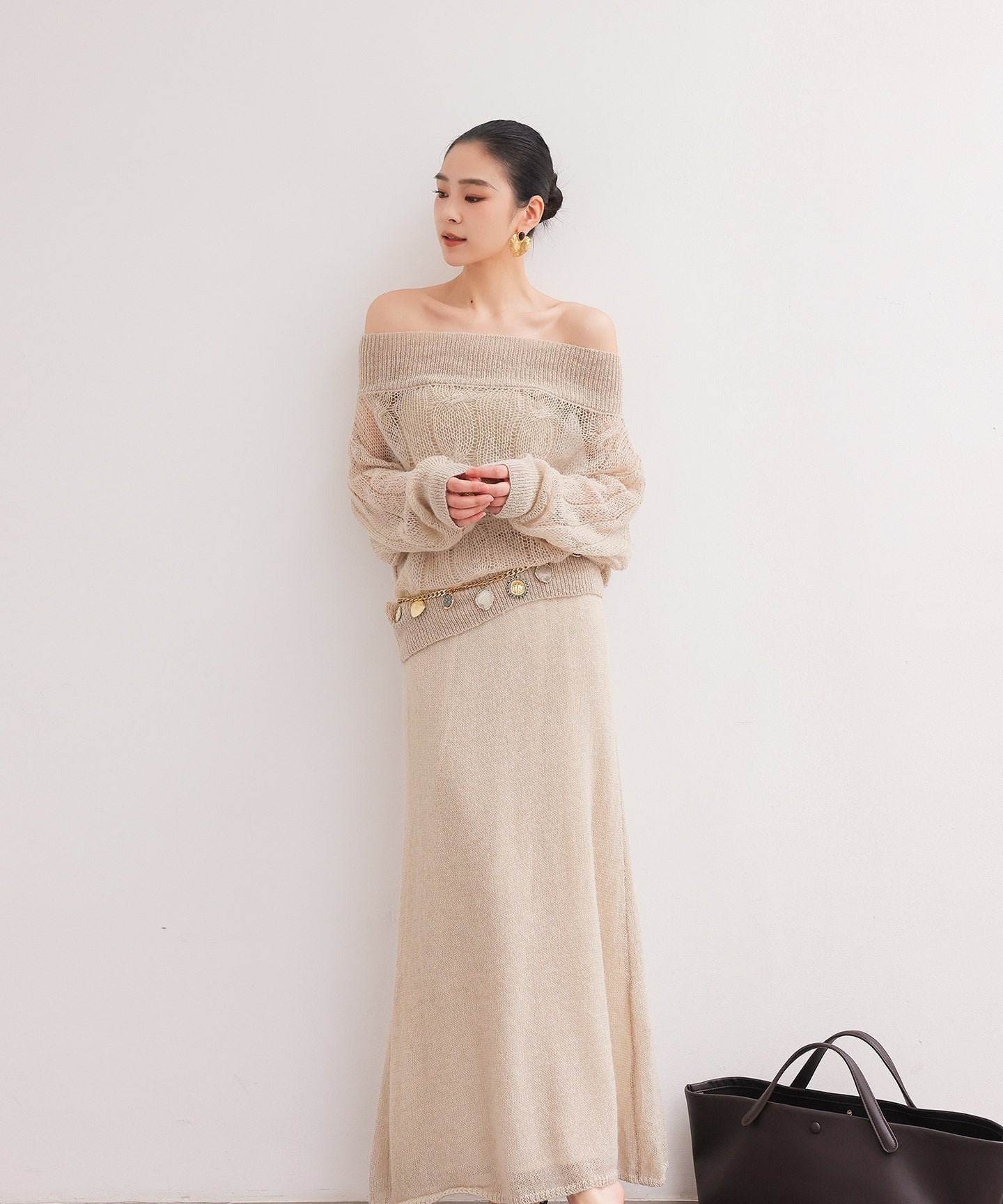 Set Atasan dan Rok Rajut Beludru Off-Shoulder