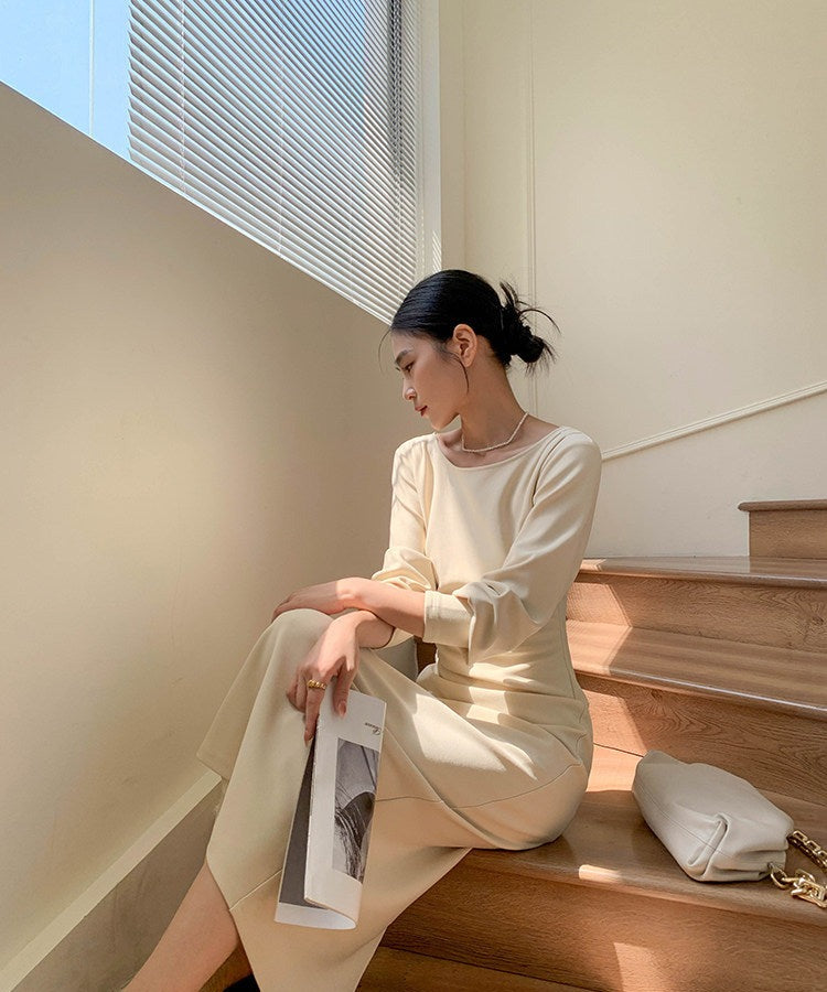 Gaun Lengan Panjang Beige - Gaya Elegan Pinggang Tinggi