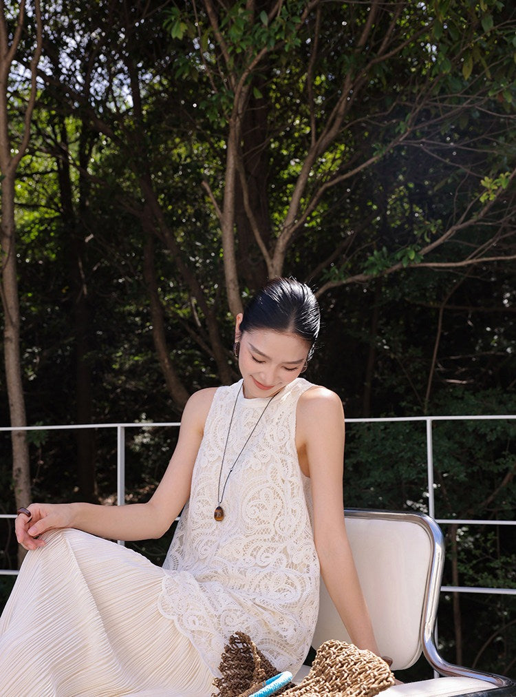 Gaun Tanpa Lengan dengan Detail Renda - Beige Elegan