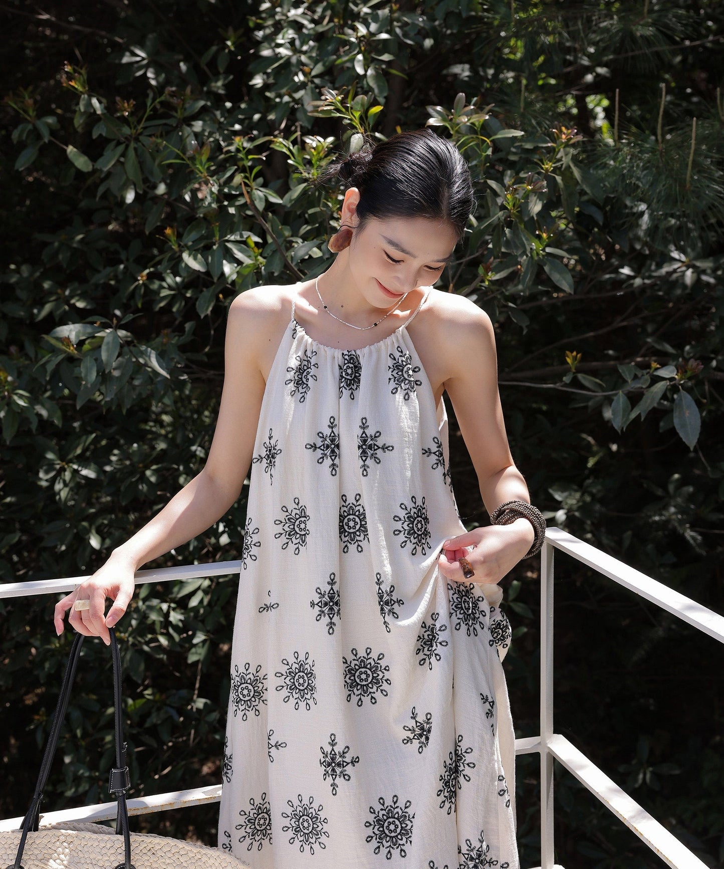 Gaun Viskosa Floral - Leher Halter Tanpa Lengan