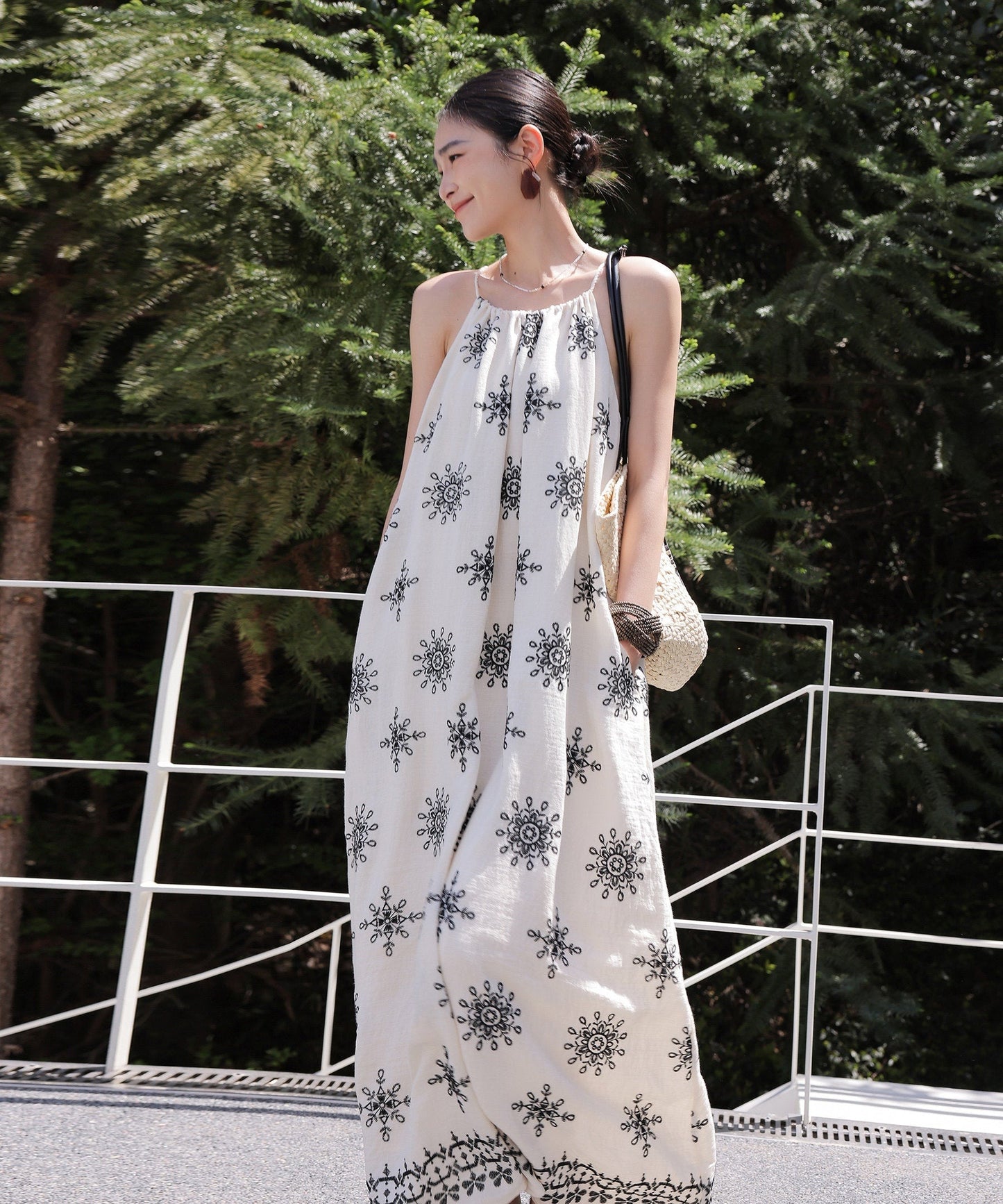 Gaun Viskosa Floral - Leher Halter Tanpa Lengan