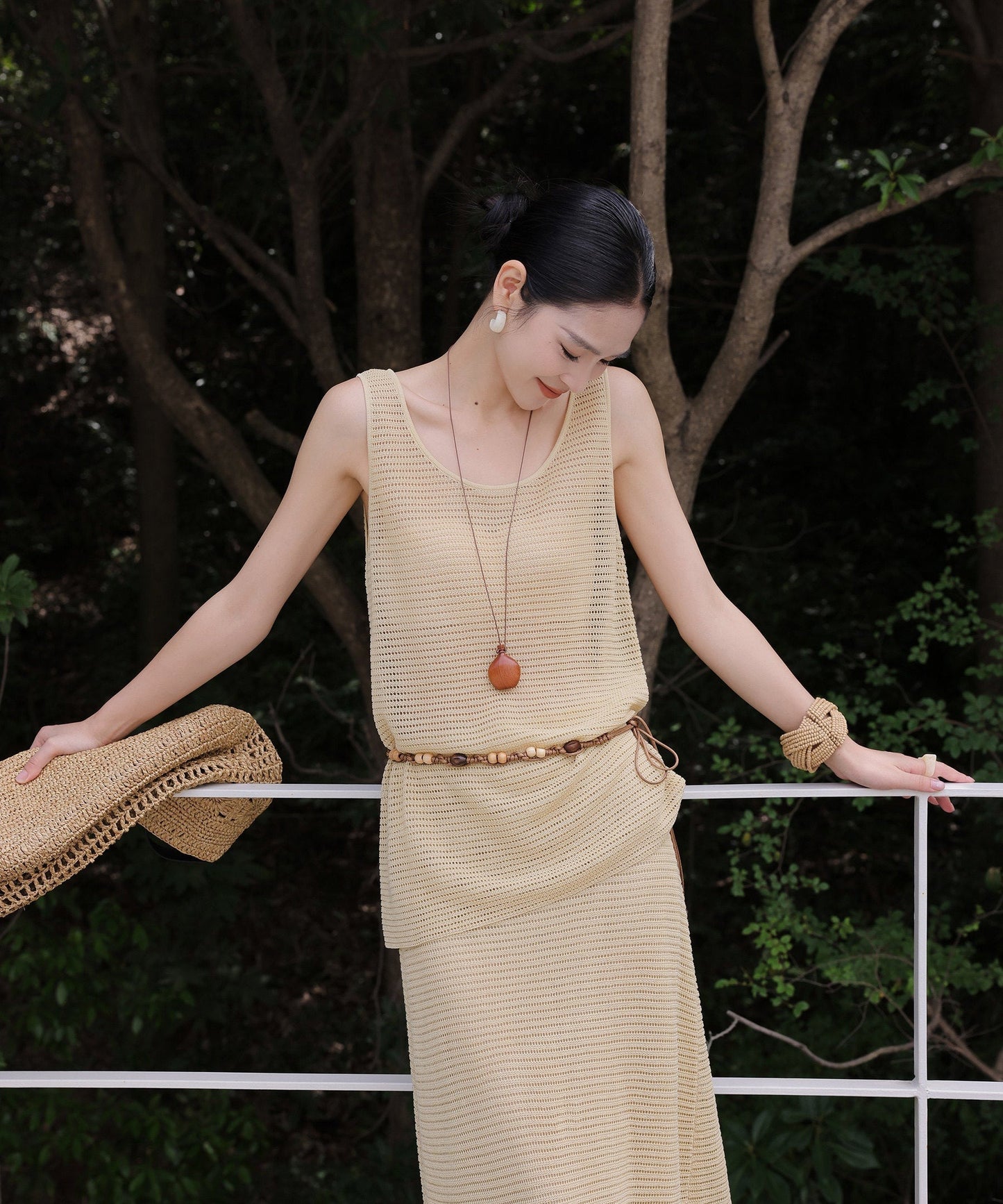 Set Rajut - Atasan Tank Hollow-Out dan Rok Panjang