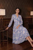 Gaun Tencel Leher V dengan Motif Bunga dan Lengan Tiga Perempat