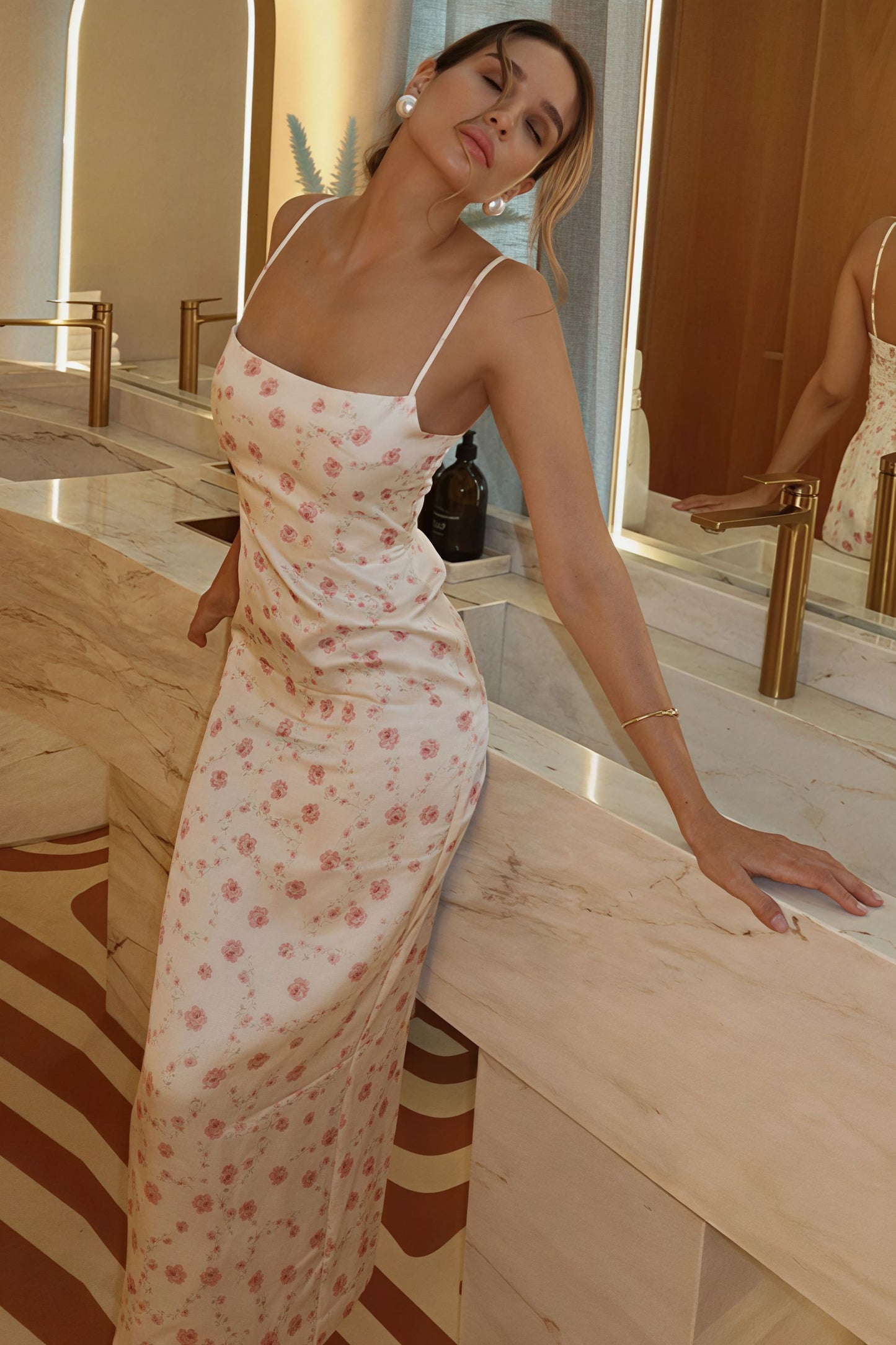 Gaun Maxi Chic Bodycon Cami Bahu Terbuka Floral