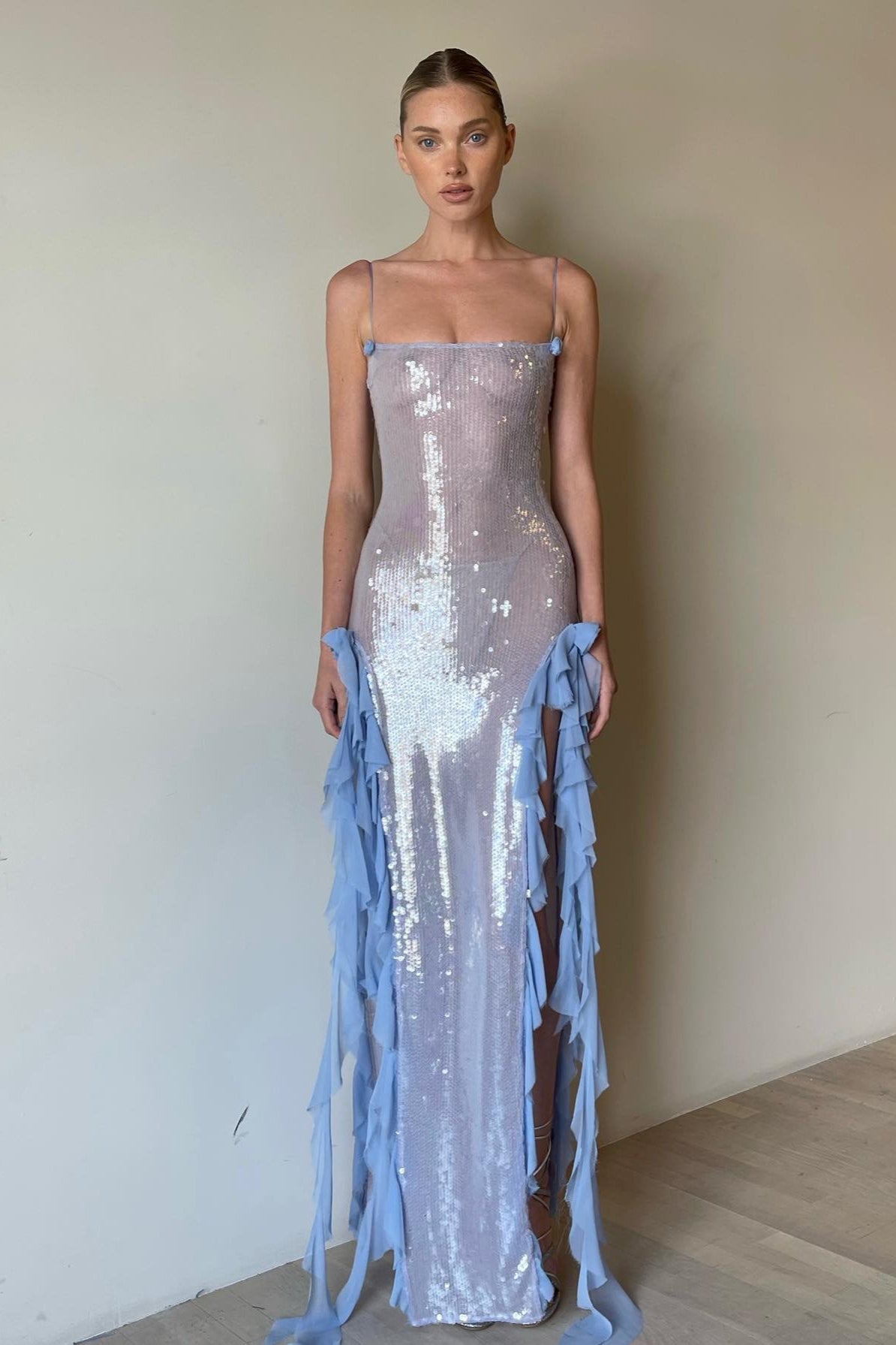 Gaun Maxi Ruffle Transparan Berkilau Seksi